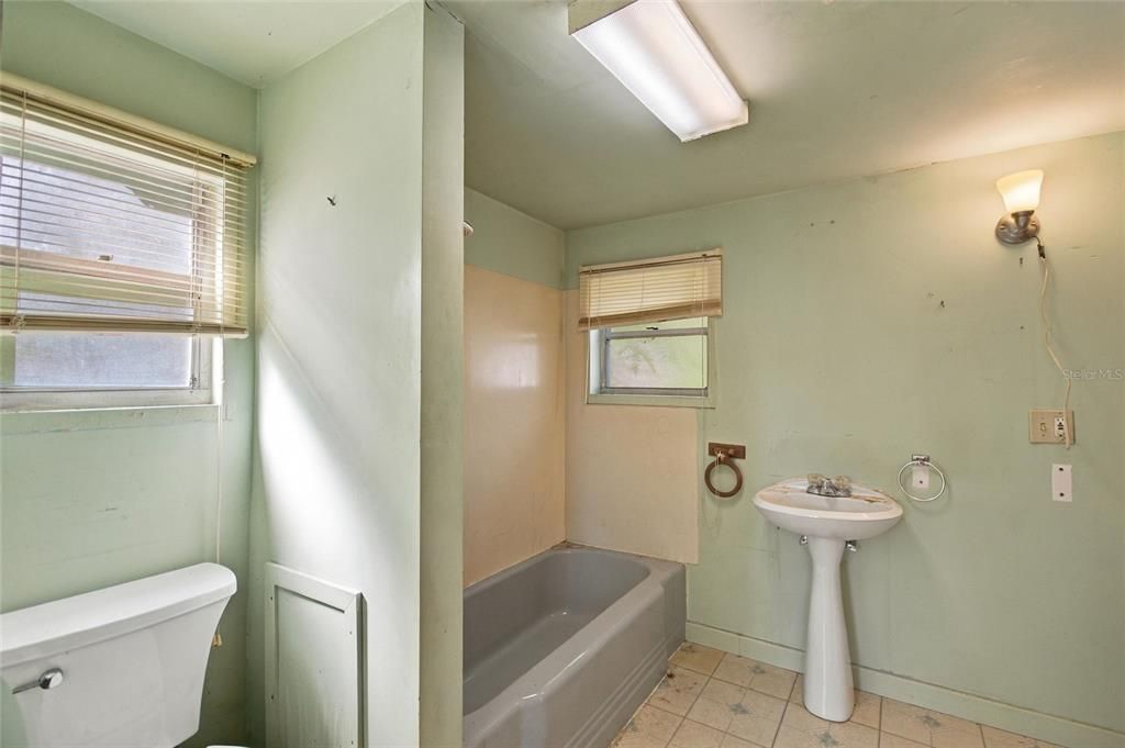 For Sale: $249,900 (3 beds, 2 baths, 1362 Square Feet)