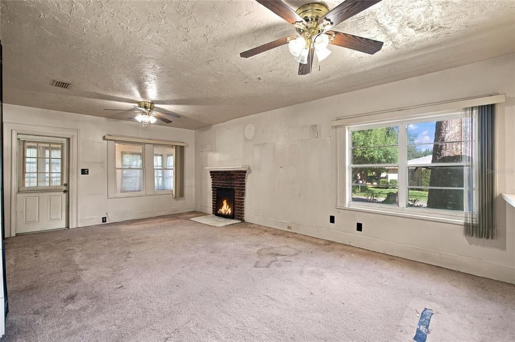 For Sale: $249,900 (3 beds, 2 baths, 1362 Square Feet)