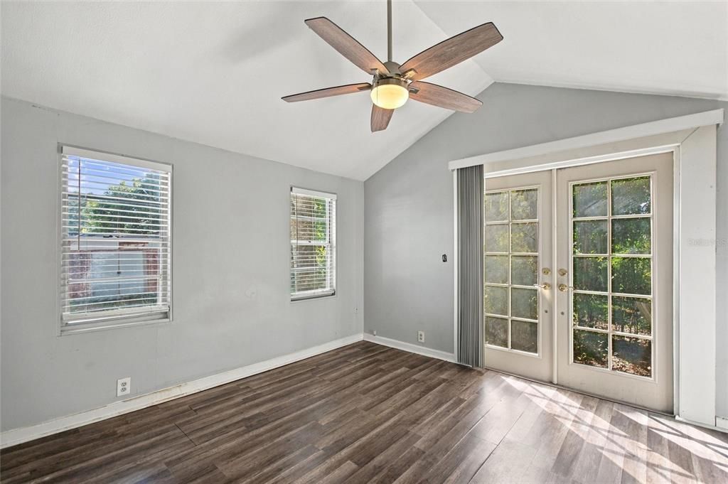 For Sale: $249,900 (3 beds, 2 baths, 1362 Square Feet)