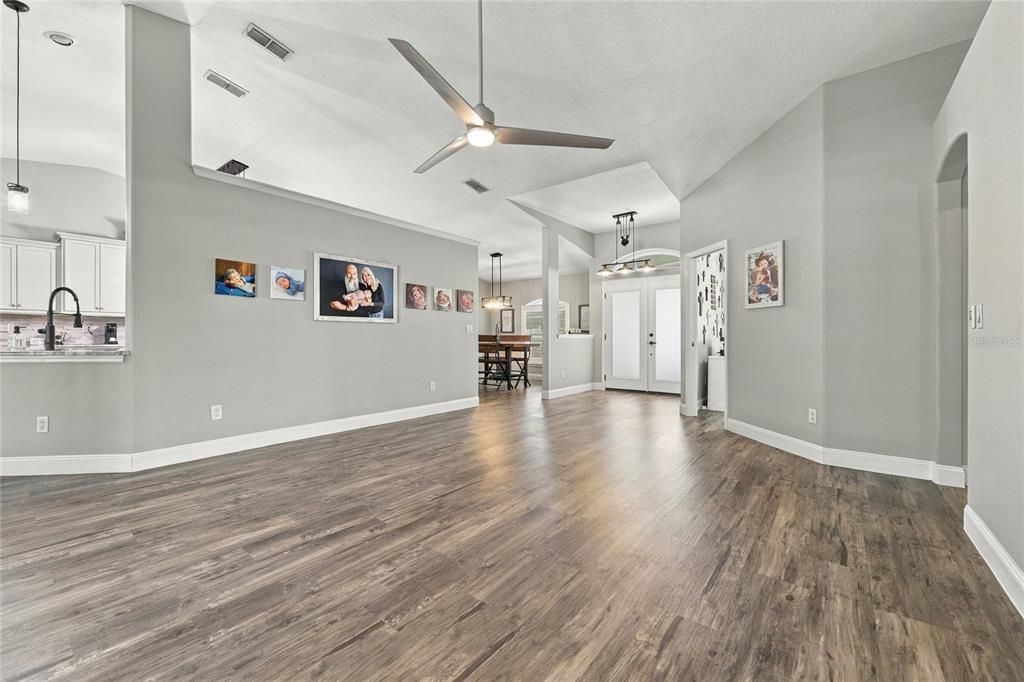 En Venta: $629,000 (5 camas, 3 baños, 3335 Pies cuadrados)
