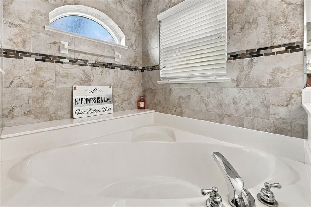 En Venta: $629,000 (5 camas, 3 baños, 3335 Pies cuadrados)