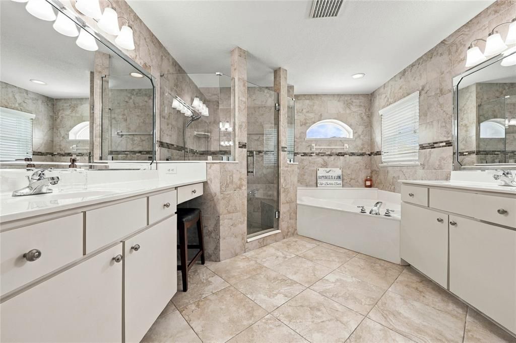 En Venta: $629,000 (5 camas, 3 baños, 3335 Pies cuadrados)
