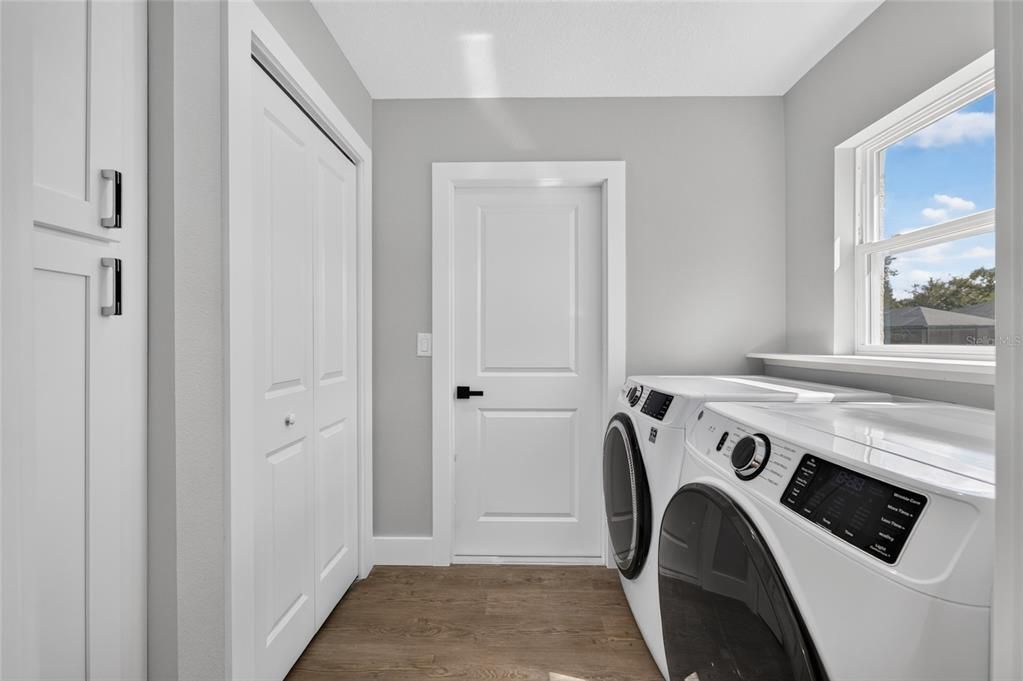 For Sale: $240,000 (3 beds, 2 baths, 1286 Square Feet)