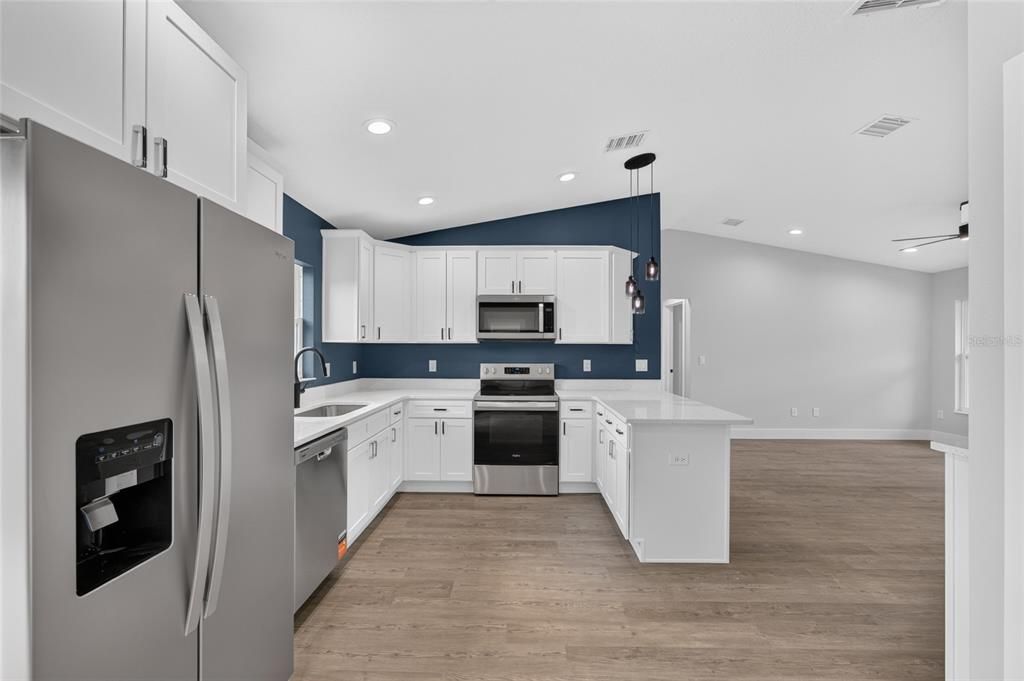For Sale: $240,000 (3 beds, 2 baths, 1286 Square Feet)