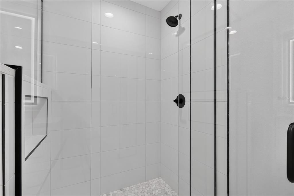 For Sale: $240,000 (3 beds, 2 baths, 1286 Square Feet)
