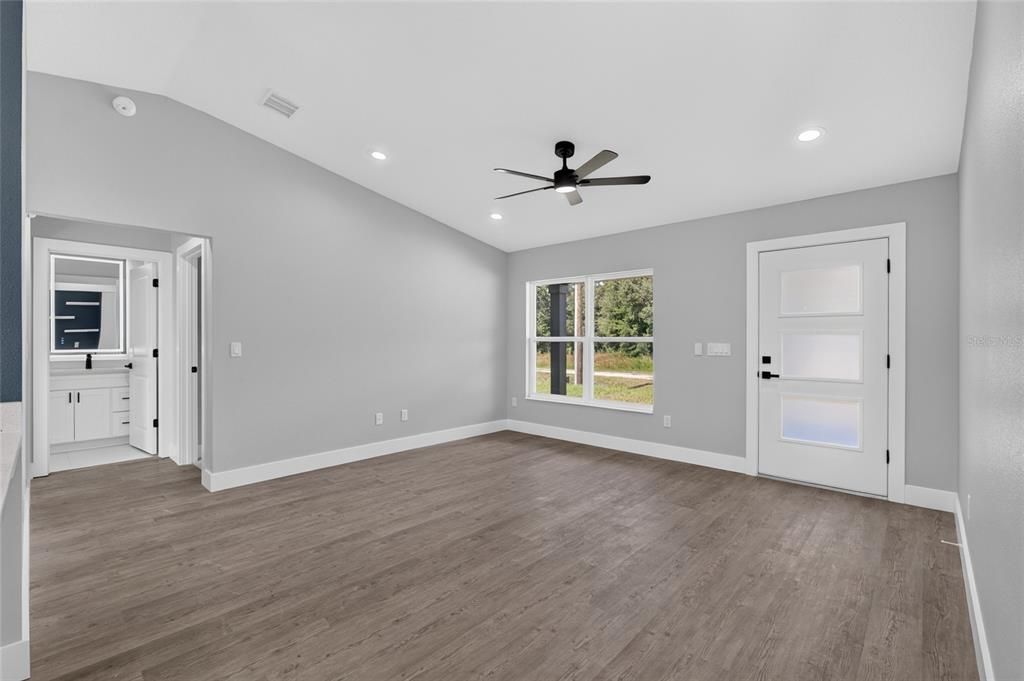 For Sale: $240,000 (3 beds, 2 baths, 1286 Square Feet)