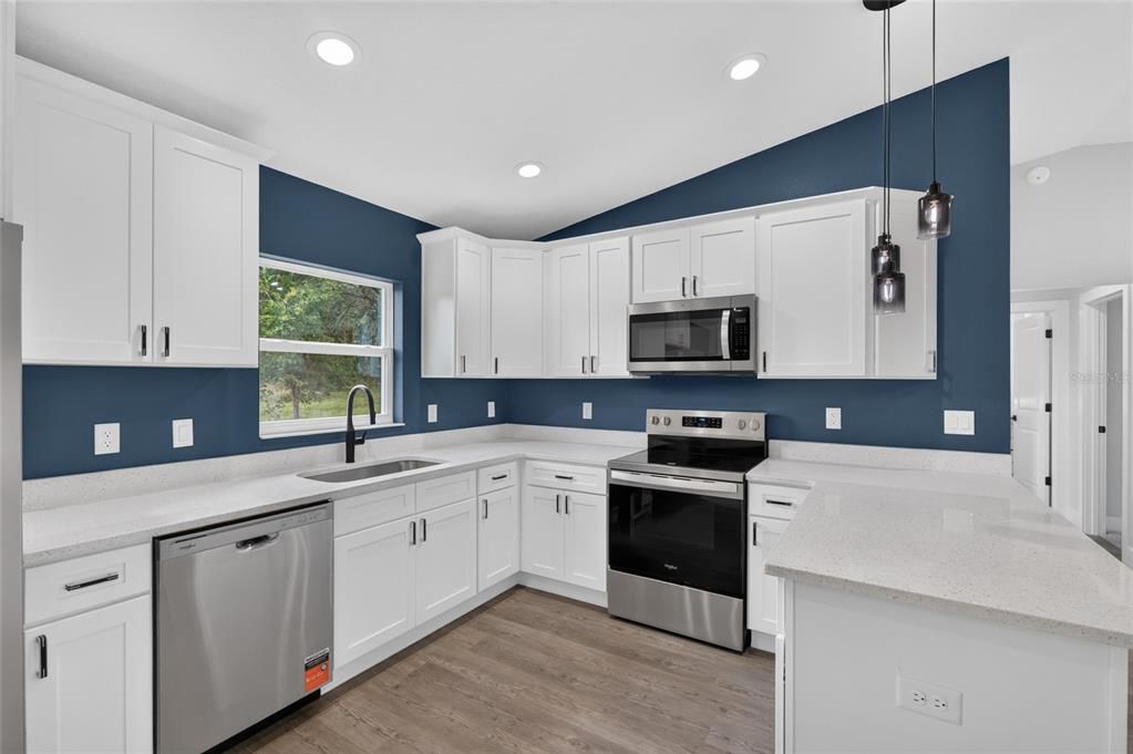 For Sale: $240,000 (3 beds, 2 baths, 1286 Square Feet)