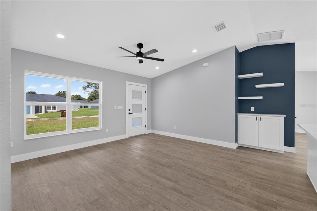 For Sale: $240,000 (3 beds, 2 baths, 1286 Square Feet)