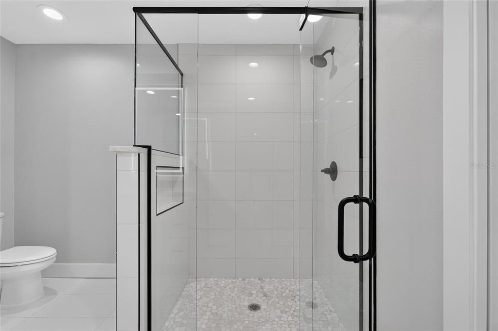 For Sale: $240,000 (3 beds, 2 baths, 1286 Square Feet)