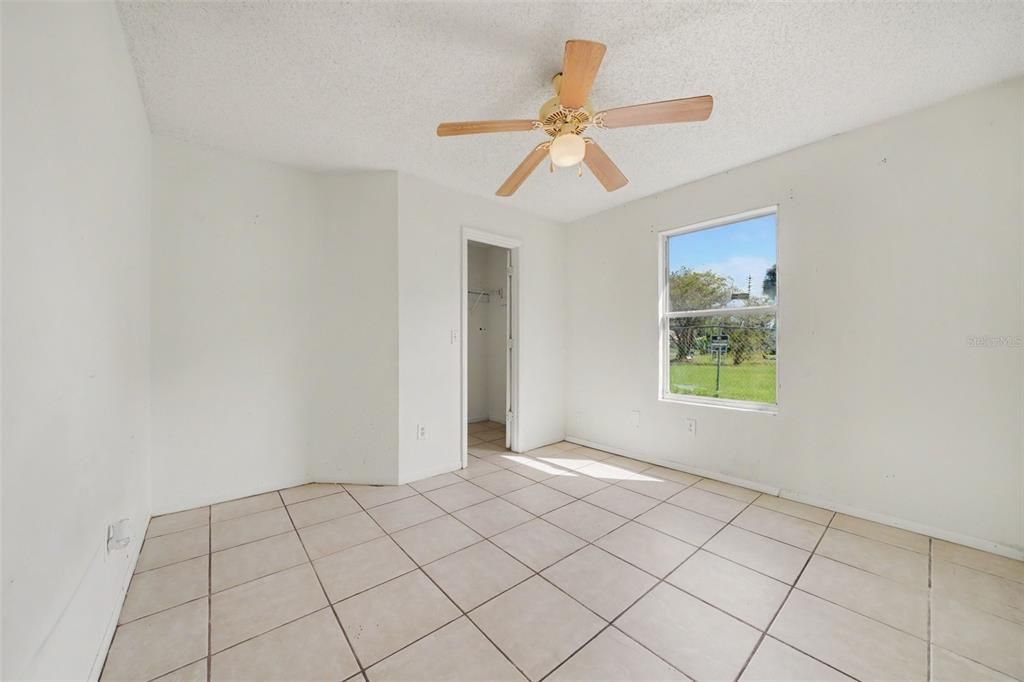 For Sale: $235,000 (3 beds, 1 baths, 834 Square Feet)