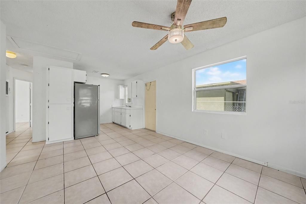 For Sale: $235,000 (3 beds, 1 baths, 834 Square Feet)