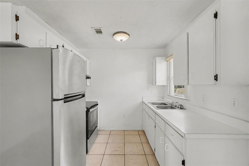 For Sale: $235,000 (3 beds, 1 baths, 834 Square Feet)