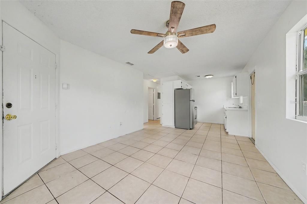 For Sale: $235,000 (3 beds, 1 baths, 834 Square Feet)