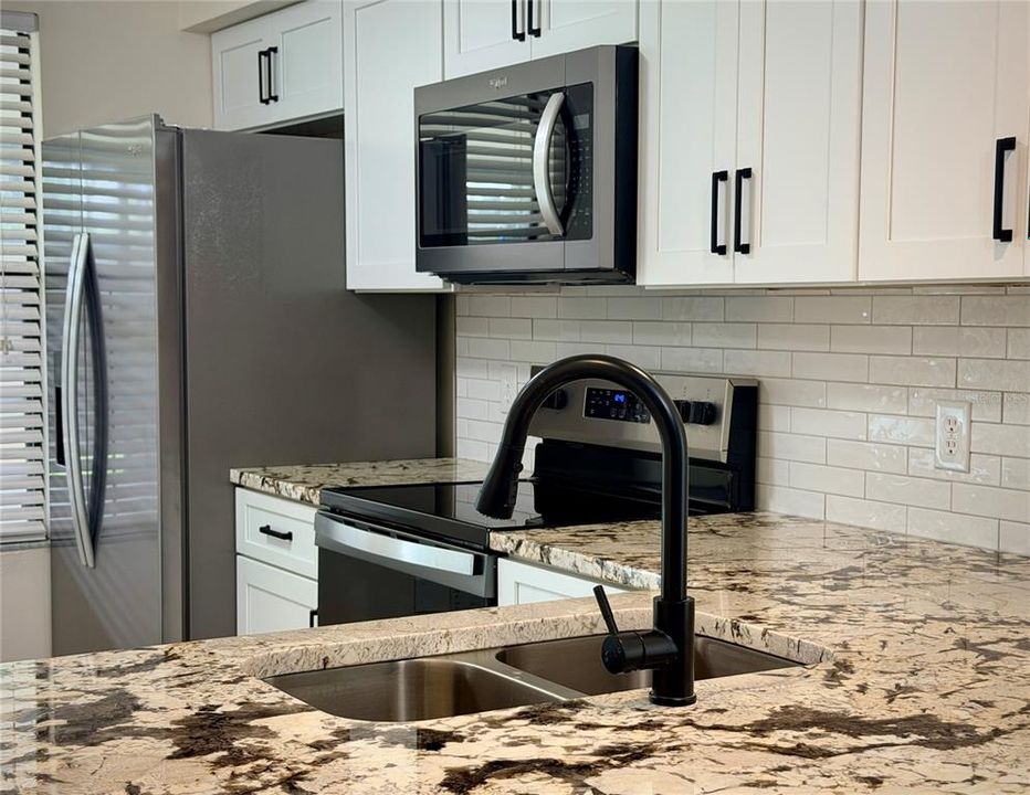 For Rent: $1,800 (2 beds, 1 baths, 980 Square Feet)