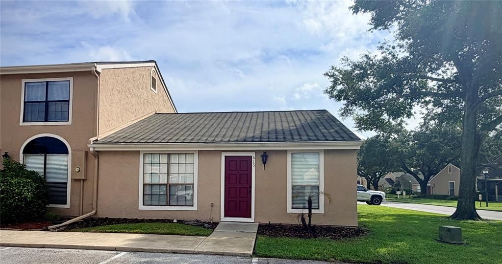 For Rent: $1,800 (2 beds, 1 baths, 980 Square Feet)