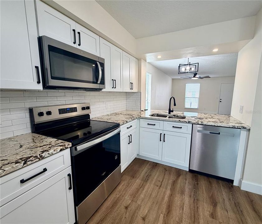 For Rent: $1,800 (2 beds, 1 baths, 980 Square Feet)
