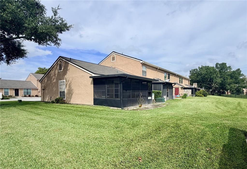 For Rent: $1,800 (2 beds, 1 baths, 980 Square Feet)