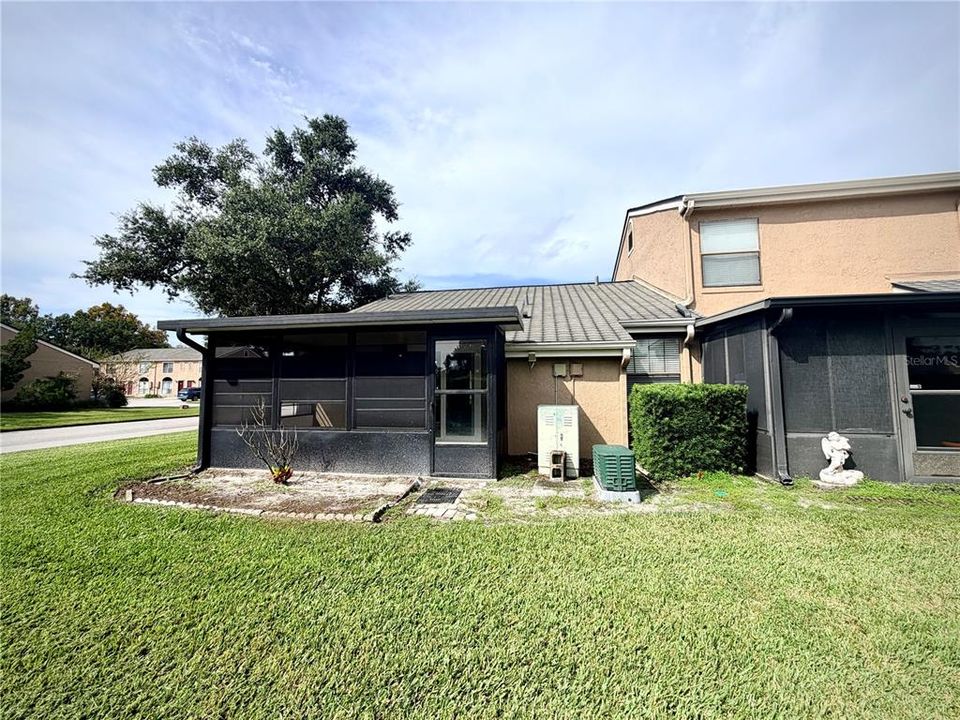 For Rent: $1,800 (2 beds, 1 baths, 980 Square Feet)