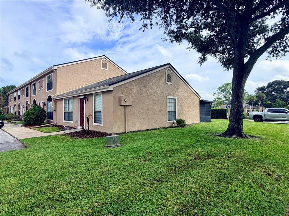 For Rent: $1,800 (2 beds, 1 baths, 980 Square Feet)