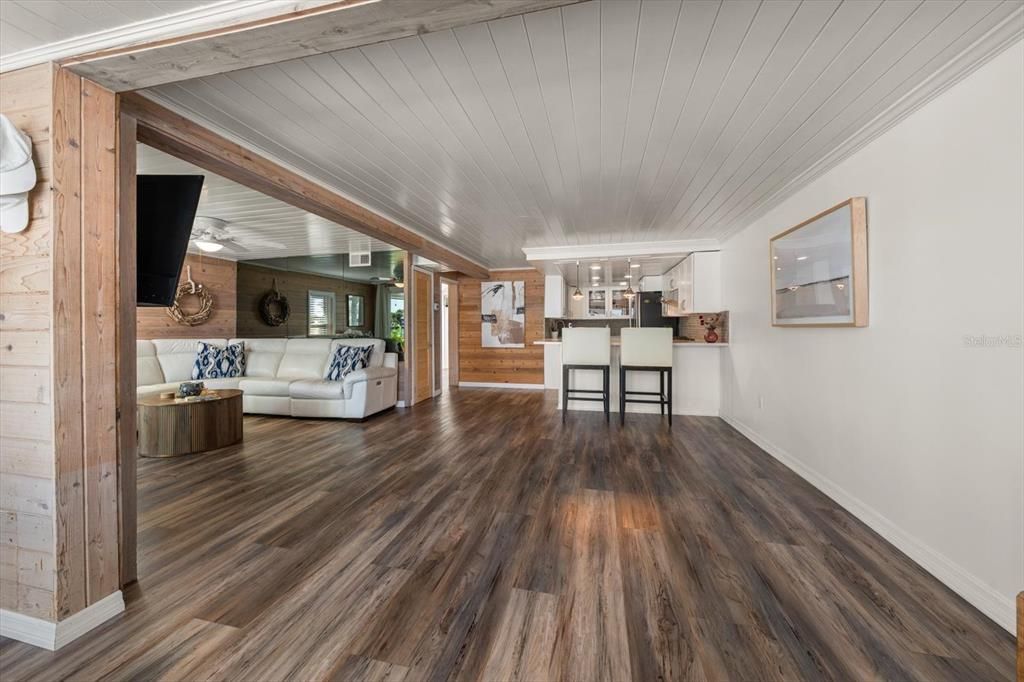 En Venta: $975,000 (3 camas, 4 baños, 2114 Pies cuadrados)