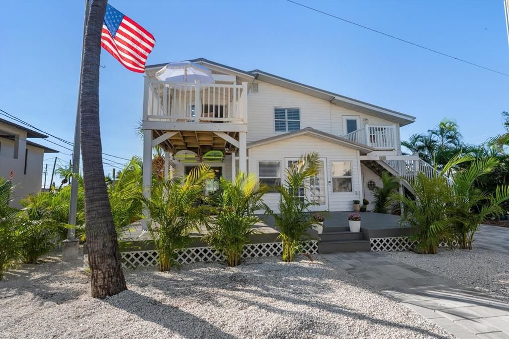 En Venta: $975,000 (3 camas, 4 baños, 2114 Pies cuadrados)