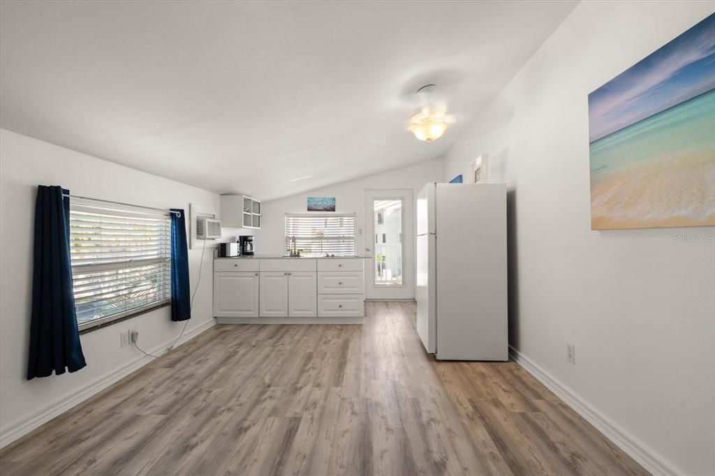 En Venta: $975,000 (3 camas, 4 baños, 2114 Pies cuadrados)