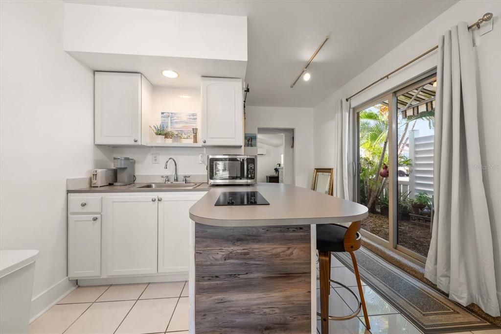 En Venta: $975,000 (3 camas, 4 baños, 2114 Pies cuadrados)