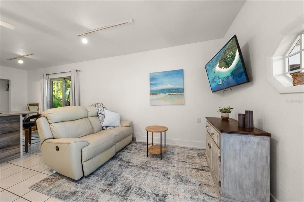 En Venta: $975,000 (3 camas, 4 baños, 2114 Pies cuadrados)