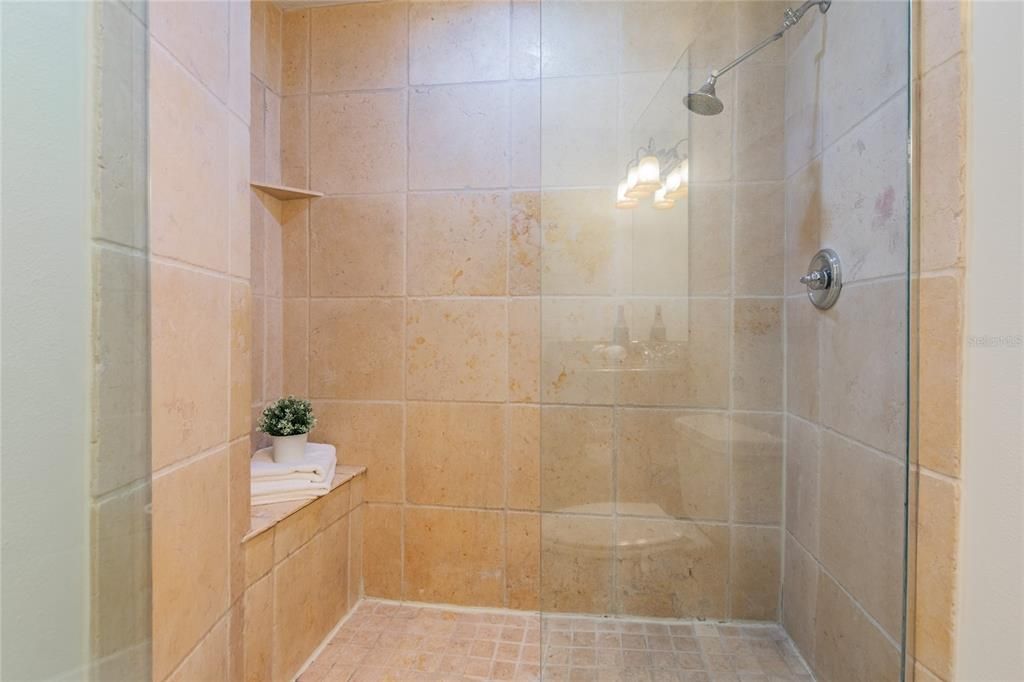En Renta: $4,800 (4 camas, 3 baños, 3224 Pies cuadrados)