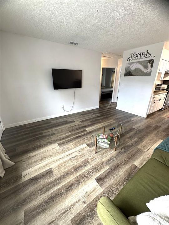 For Rent: $1,695 (2 beds, 1 baths, 731 Square Feet)