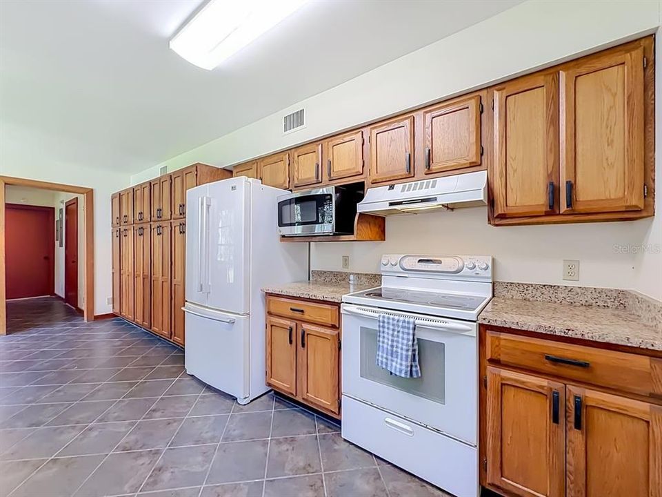 На продажу: $450,000 (4 спален, 2 ванн, 2180 Квадратных фут)