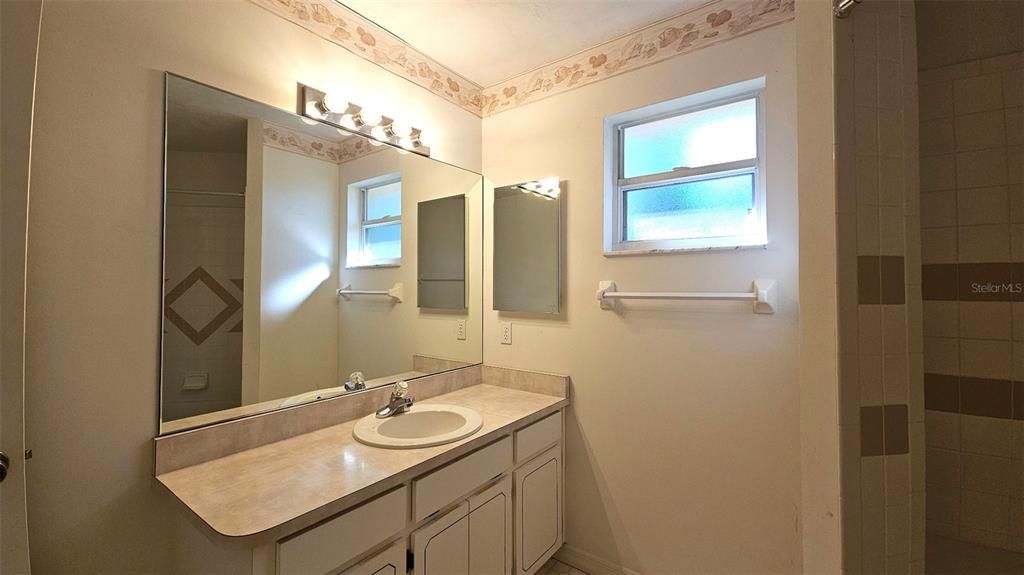 На продажу: $239,900 (2 спален, 2 ванн, 1403 Квадратных фут)