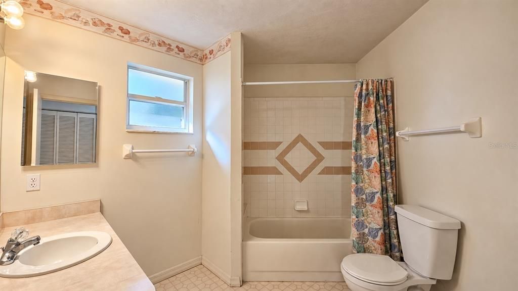 На продажу: $239,900 (2 спален, 2 ванн, 1403 Квадратных фут)