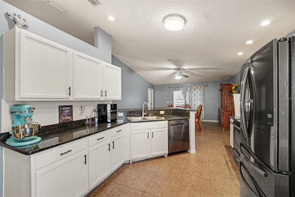 En Venta: $349,999 (4 camas, 2 baños, 1910 Pies cuadrados)