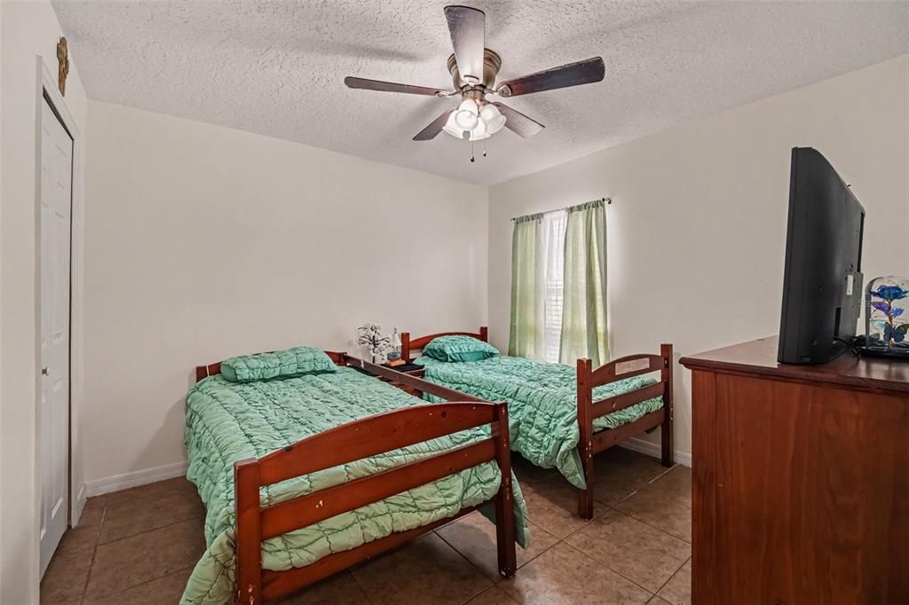 En Venta: $349,999 (4 camas, 2 baños, 1910 Pies cuadrados)
