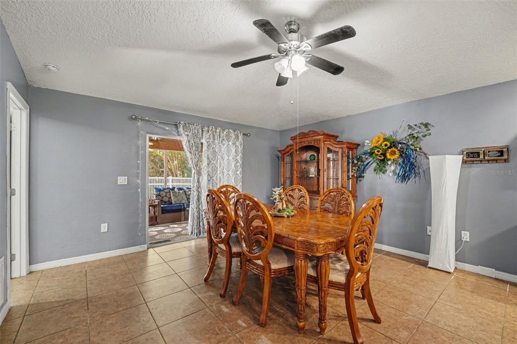 En Venta: $349,999 (4 camas, 2 baños, 1910 Pies cuadrados)