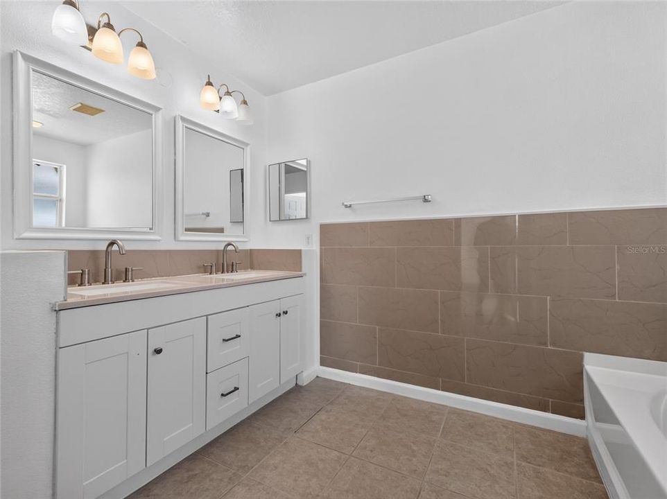En Venta: $519,900 (6 camas, 4 baños, 3547 Pies cuadrados)