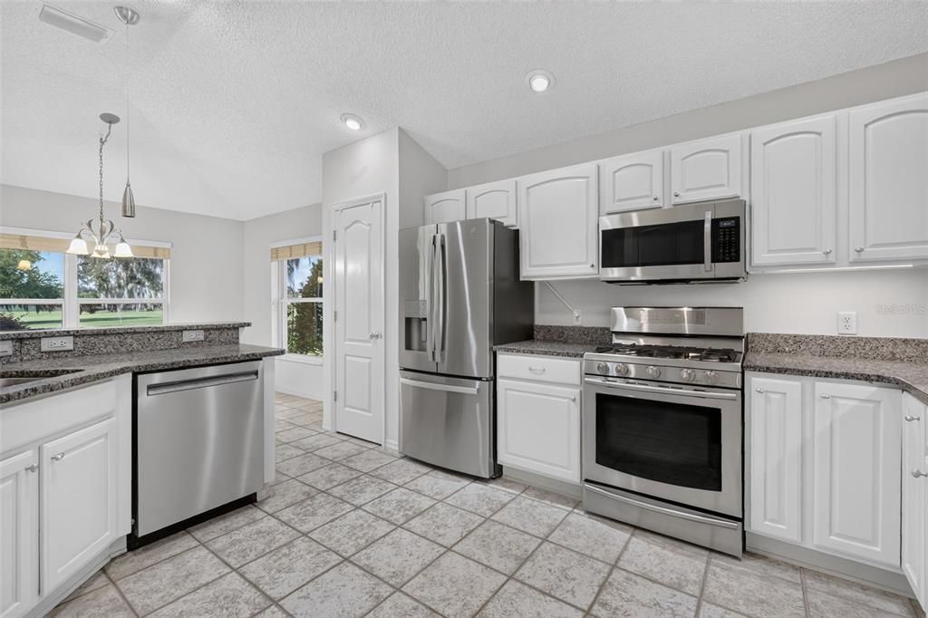 For Sale: $550,000 (3 beds, 2 baths, 2003 Square Feet)