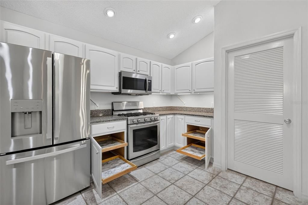 For Sale: $550,000 (3 beds, 2 baths, 2003 Square Feet)