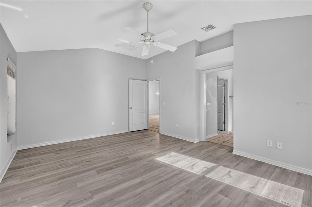 For Sale: $550,000 (3 beds, 2 baths, 2003 Square Feet)