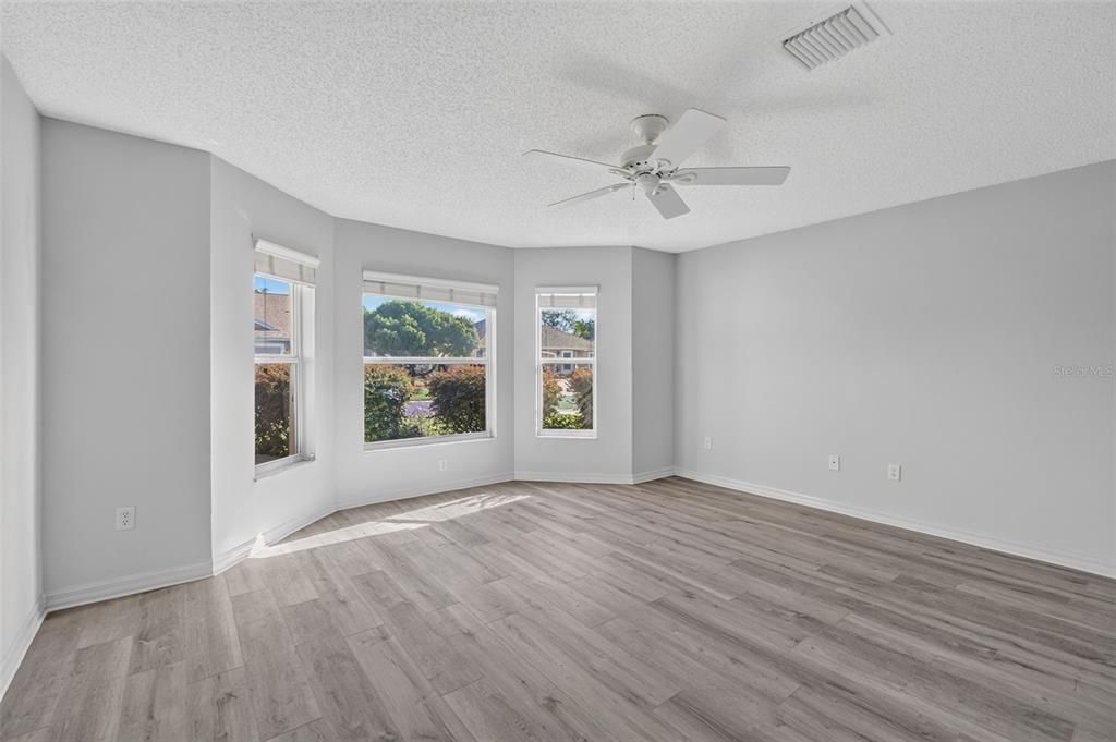 For Sale: $550,000 (3 beds, 2 baths, 2003 Square Feet)