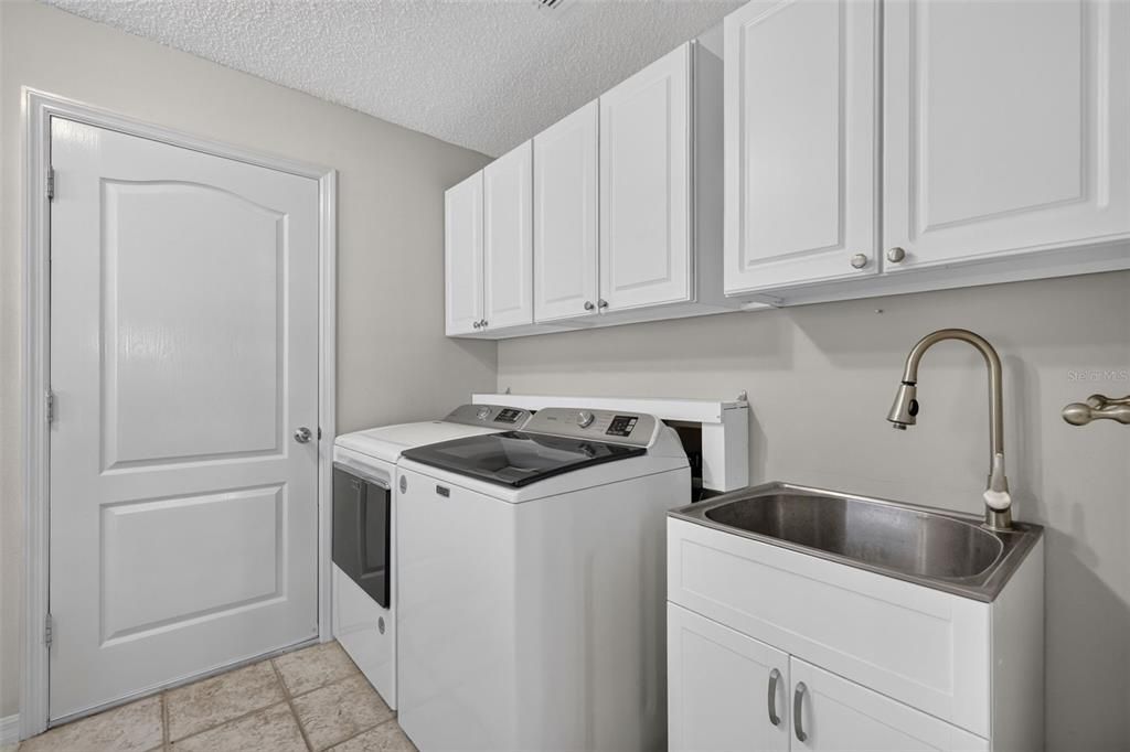 For Sale: $550,000 (3 beds, 2 baths, 2003 Square Feet)
