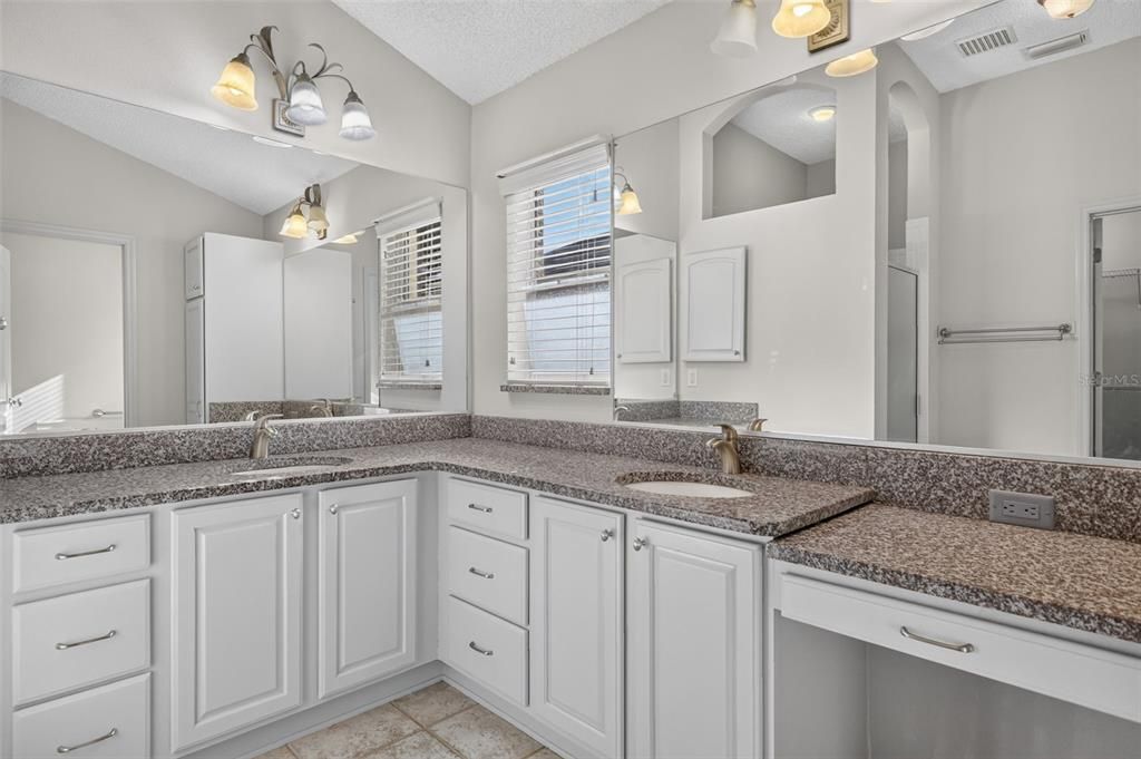 For Sale: $550,000 (3 beds, 2 baths, 2003 Square Feet)