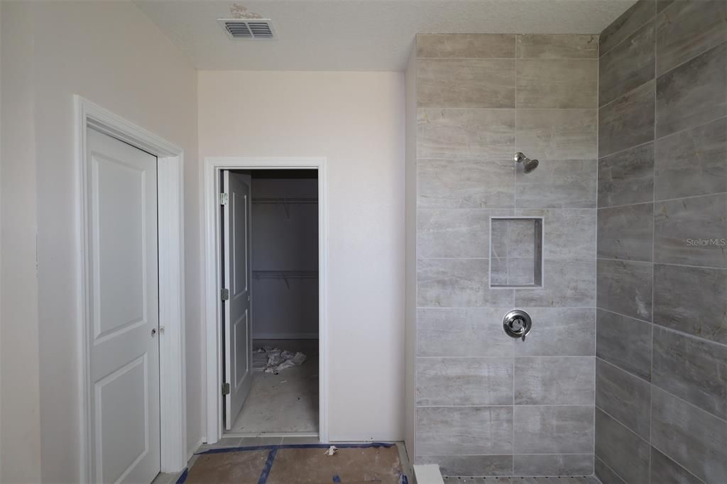 For Sale: $579,990 (5 beds, 4 baths, 3592 Square Feet)