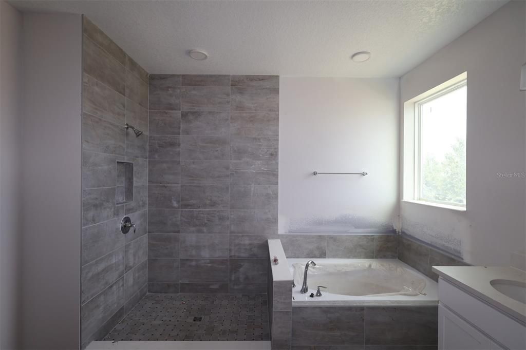 For Sale: $579,990 (5 beds, 4 baths, 3592 Square Feet)