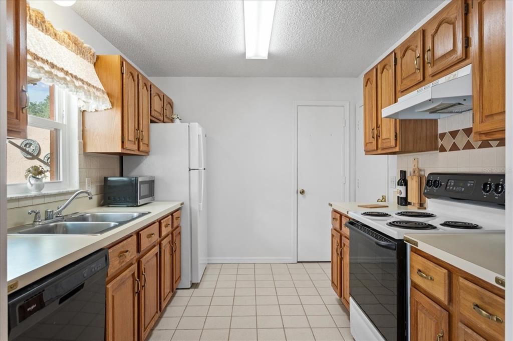 For Sale: $295,000 (2 beds, 2 baths, 1268 Square Feet)