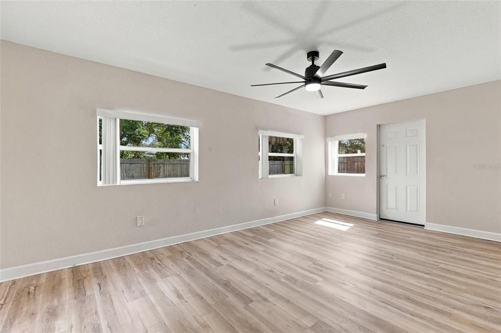 En Venta: $469,999 (2 camas, 2 baños, 1439 Pies cuadrados)