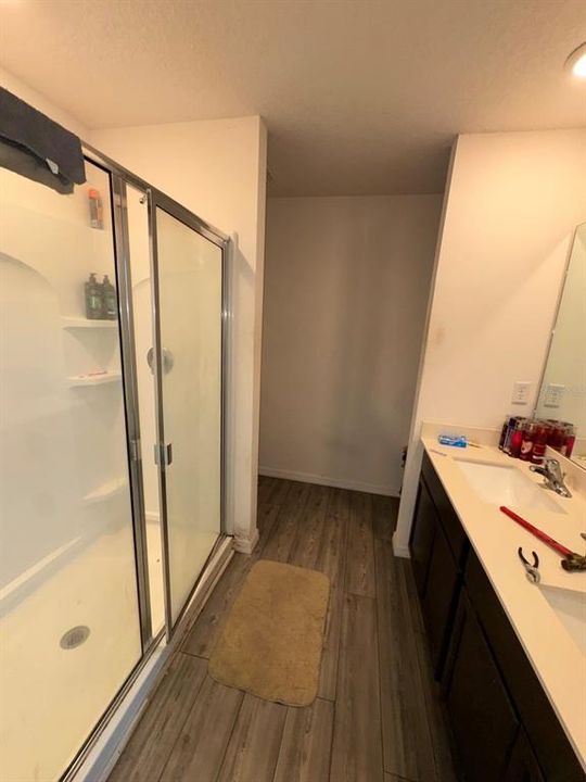 For Sale: $291,000 (5 beds, 3 baths, 1944 Square Feet)