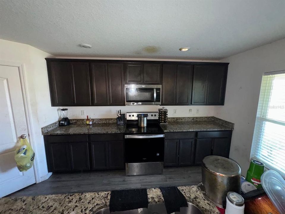 For Sale: $291,000 (5 beds, 3 baths, 1944 Square Feet)