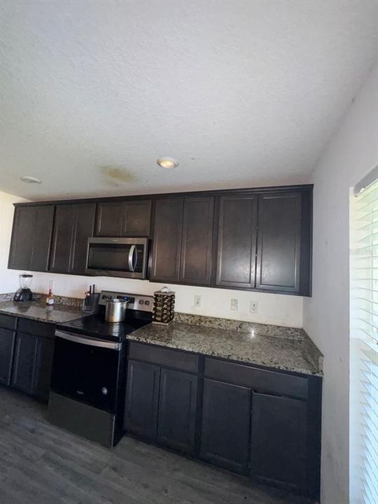 For Sale: $291,000 (5 beds, 3 baths, 1944 Square Feet)